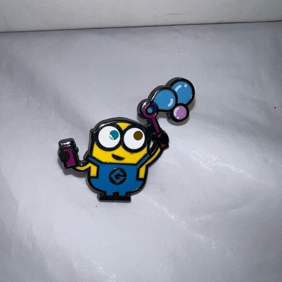Universal Studios Minion Numbered Pin - Picture 3 of 11